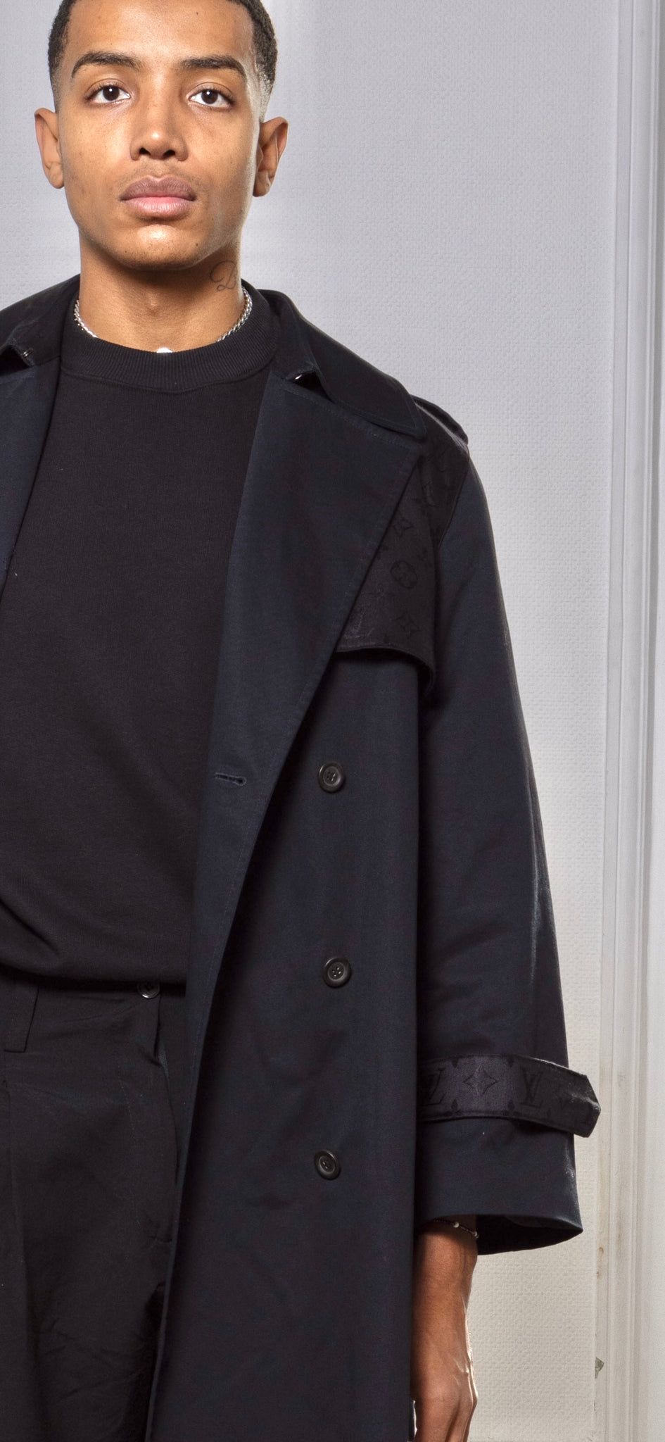 Trench black shawl