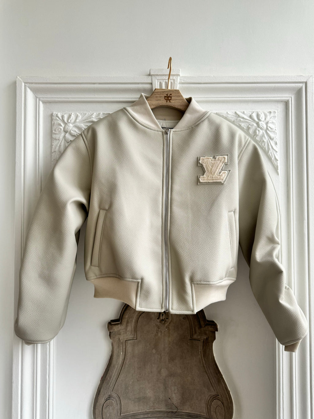 Bomber white stone