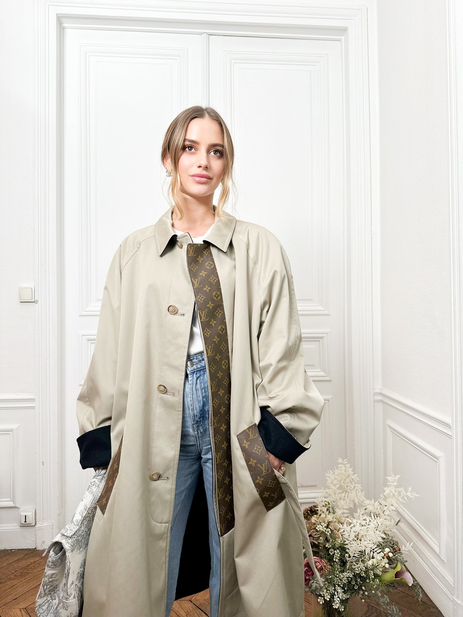 Trench beige tower