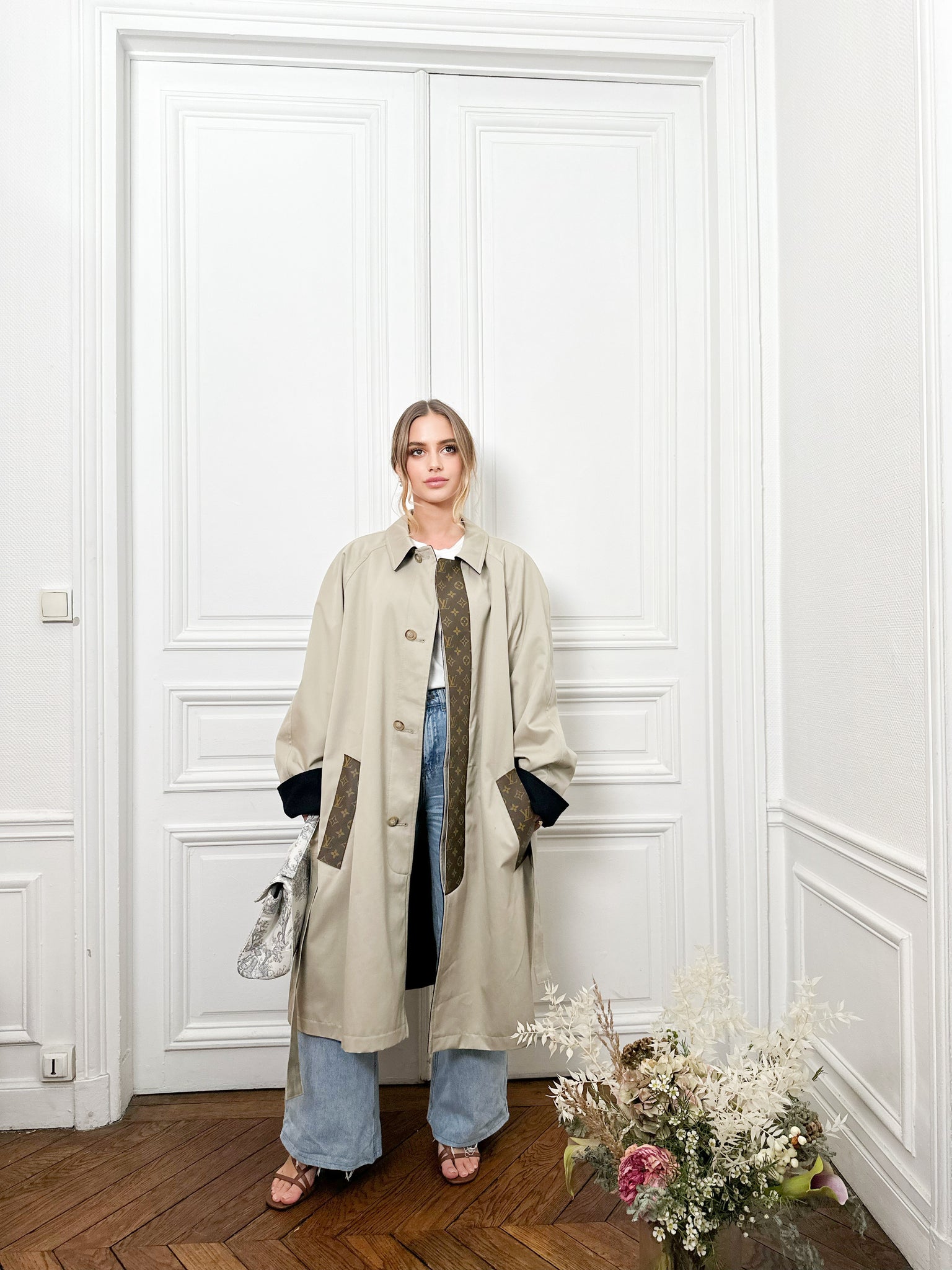 Trench beige tower